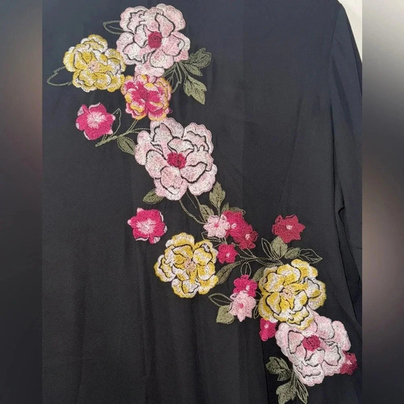 TORRID Georgette Shirttail Embellished Kimono FLORAL stitching Black Size 10 - Picture 10 of 11
